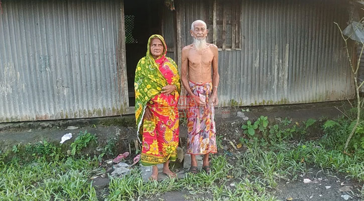 পটুয়াখালীতে পরনের কাপড় নেই, স্ত্রীর ওড়না পরেন স্বামী!